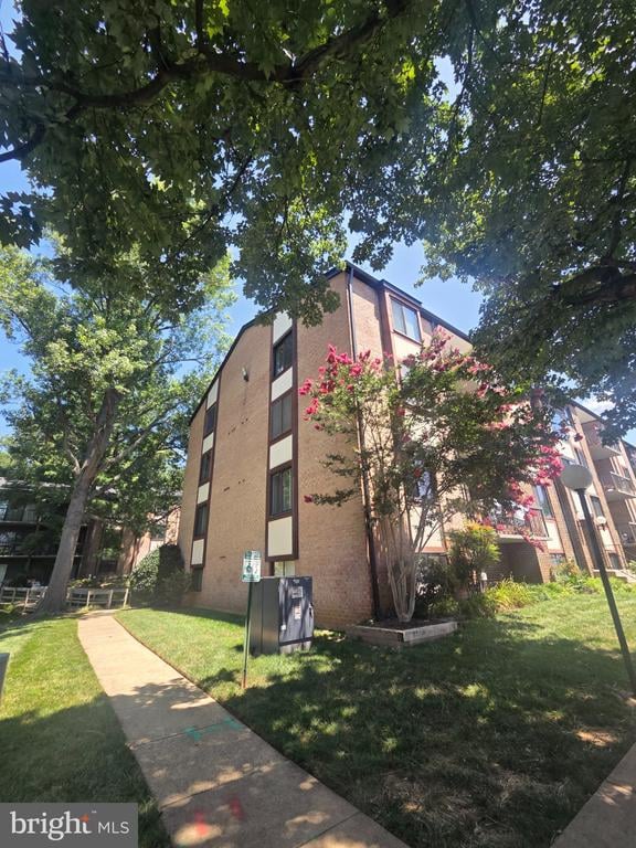 9730 Kingsbridge Dr #301, Fairfax, VA 22031