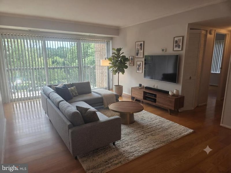 9730 Kingsbridge Dr #301, Fairfax, VA 22031