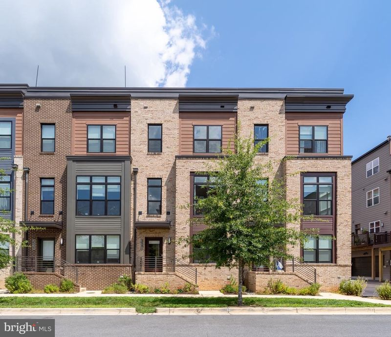 3541 Bellflower Ln, Rockville, MD 20852