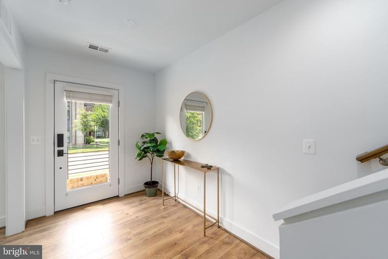 3541 Bellflower Ln, Rockville, MD 20852