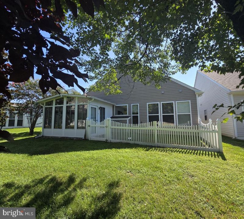 14 Lucketts Dr, Fredericksburg, VA 22406
