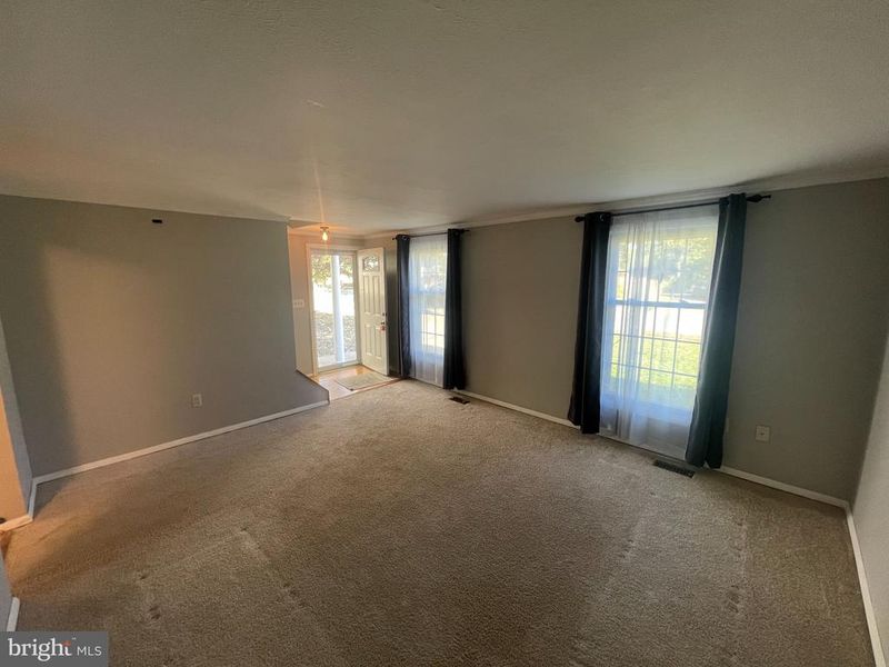7964 Covington Ave, Glen Burnie, MD 21061