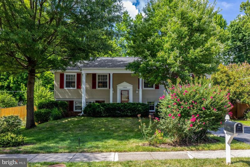 13004 Maple View Ln, Fairfax, VA 22033