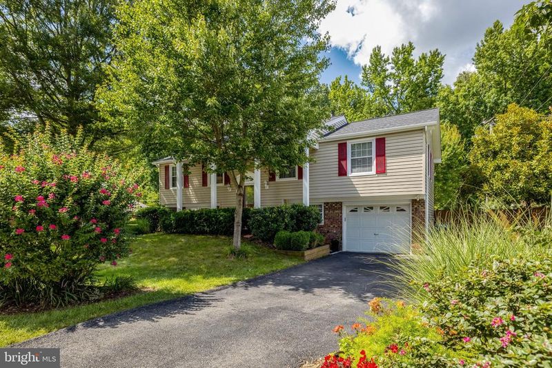 13004 Maple View Ln, Fairfax, VA 22033