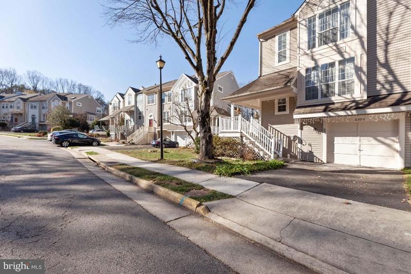 8308 Southern Oaks Ct, Lorton, VA 22079