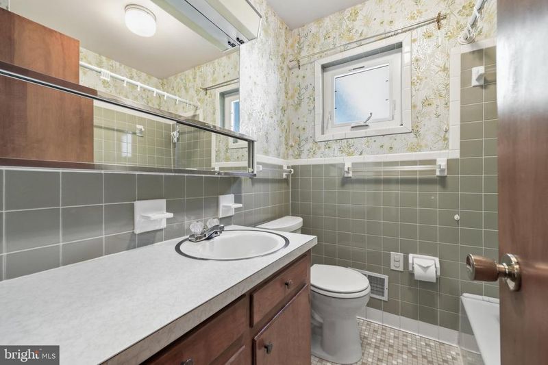 114 Fairview Ave, Frederick, MD 21701