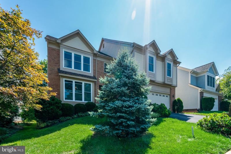 7520 Walnut Hill Ln, Falls Church, VA 22042