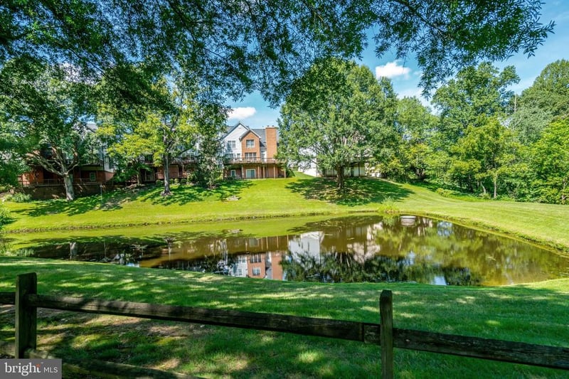 7520 Walnut Hill Ln, Falls Church, VA 22042