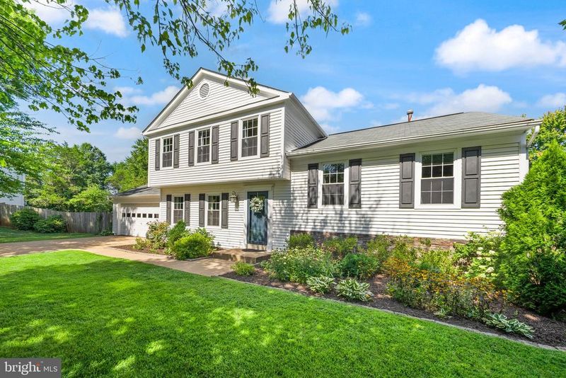 10300 Amberleigh Ct, Manassas, VA 20110
