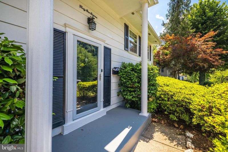 4111 Hemingway Dr, Woodbridge, VA 22193