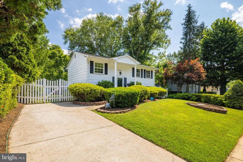 4111 Hemingway Dr, Woodbridge, VA 22193