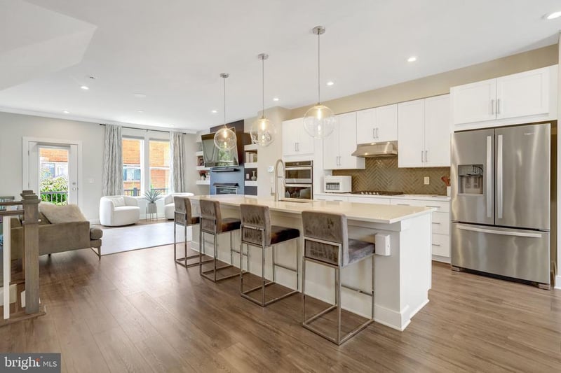 1020 S Taylor Ct, Arlington, VA 22204