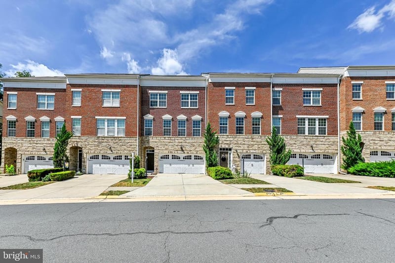 23253 Tradewind Dr, Ashburn, VA 20148