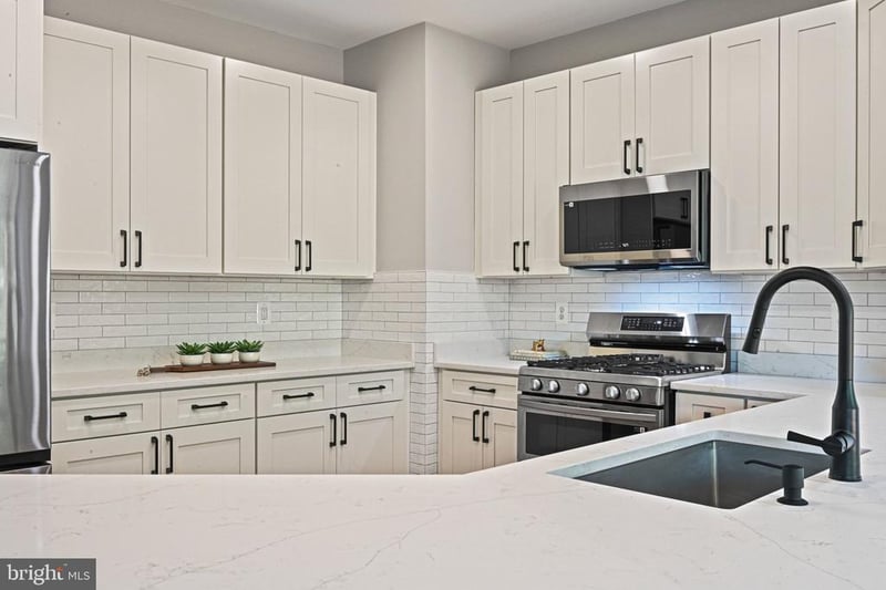 13102 Forest Mist Ln, Fairfax, VA 22033