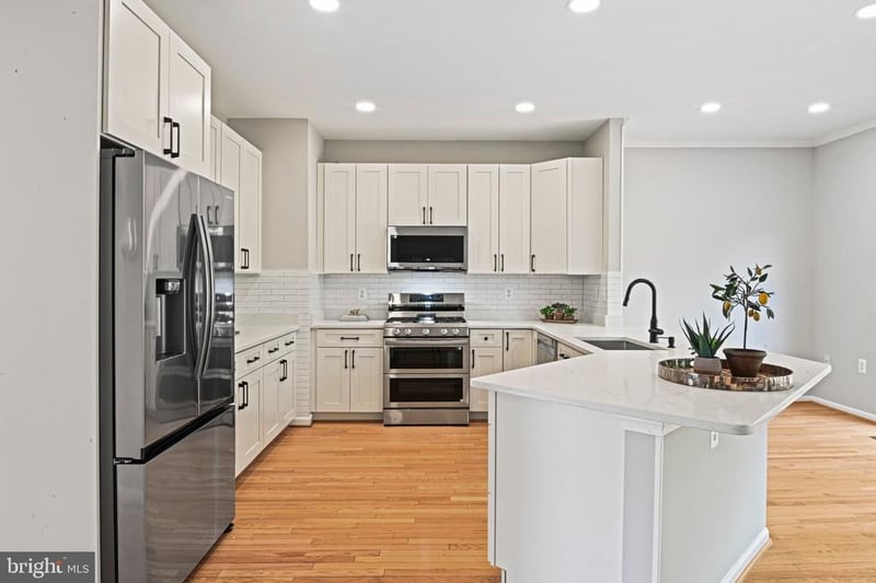 13102 Forest Mist Ln, Fairfax, VA 22033