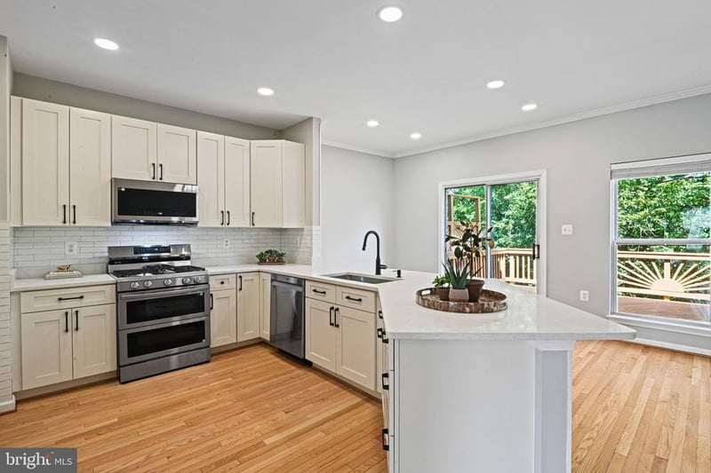 13102 Forest Mist Ln, Fairfax, VA 22033