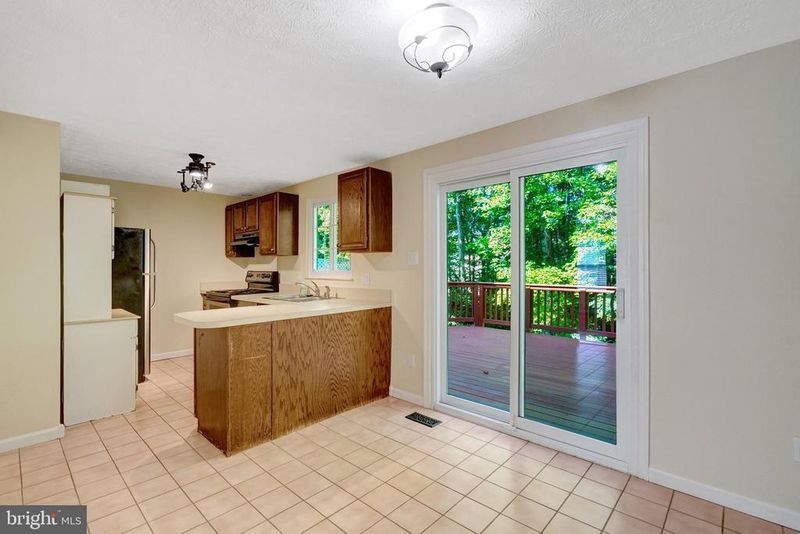 8106 Parkdale Ct, Springfield, VA 22153