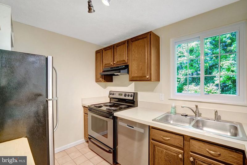 8106 Parkdale Ct, Springfield, VA 22153