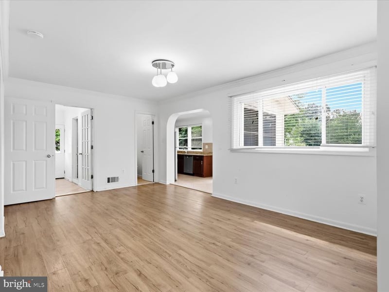 6818 Rolling Rd, Springfield, VA 22152