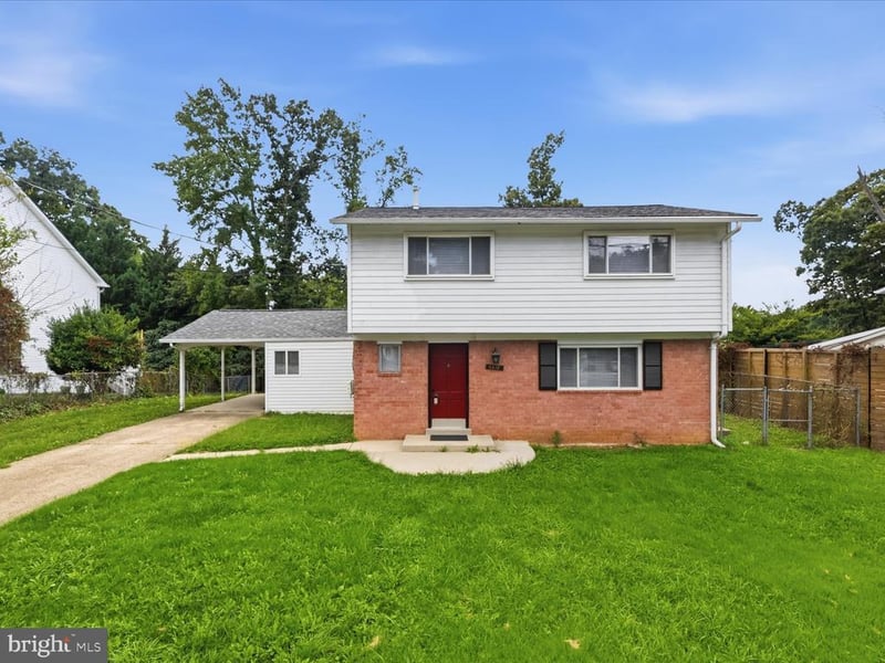 6818 Rolling Rd, Springfield, VA 22152