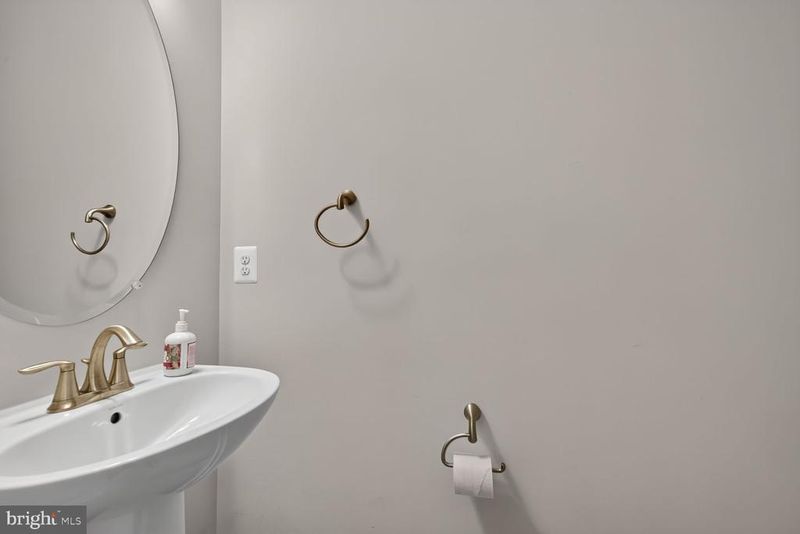 1008 Holden Rd, Frederick, MD 21701