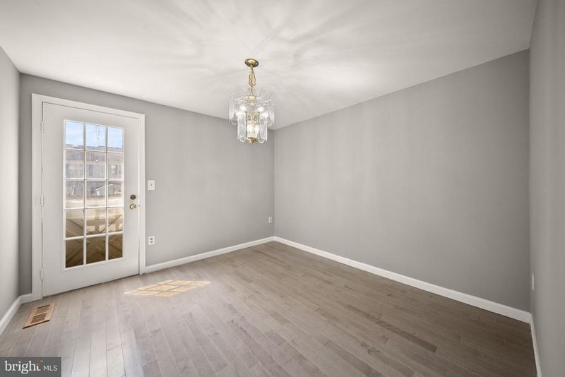 10 Redlin, Sterling, VA 20165