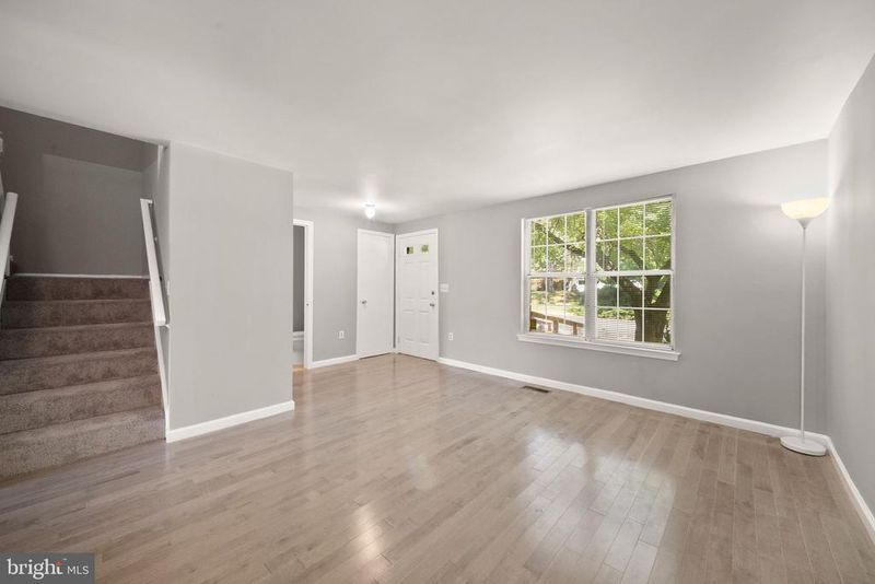 10 Redlin, Sterling, VA 20165