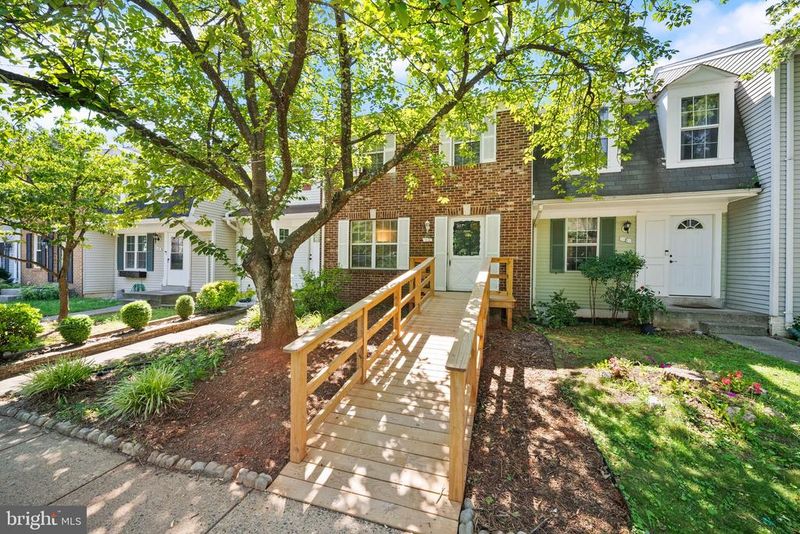 10 Redlin, Sterling, VA 20165