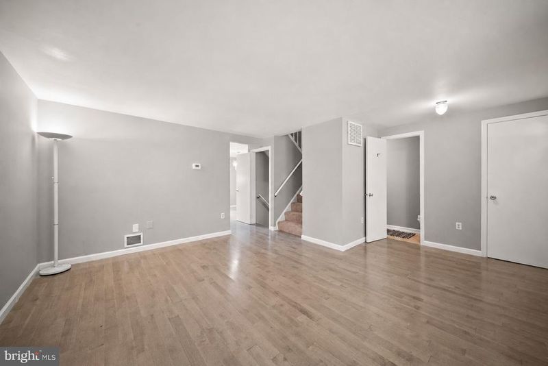10 Redlin, Sterling, VA 20165
