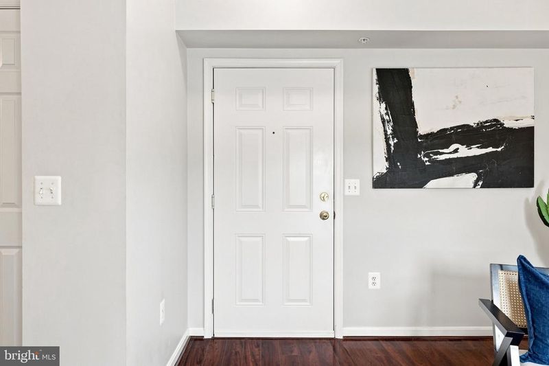 2912 17th St S #302, Arlington, VA 22204
