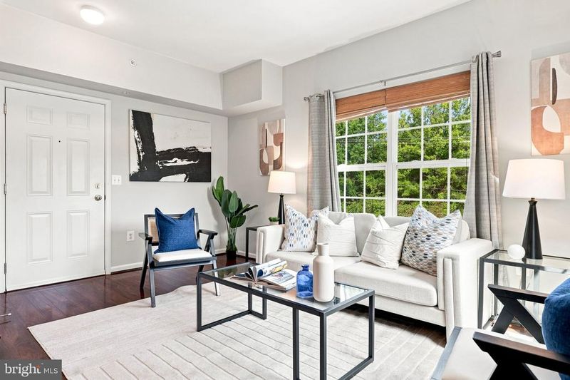 2912 17th St S #302, Arlington, VA 22204