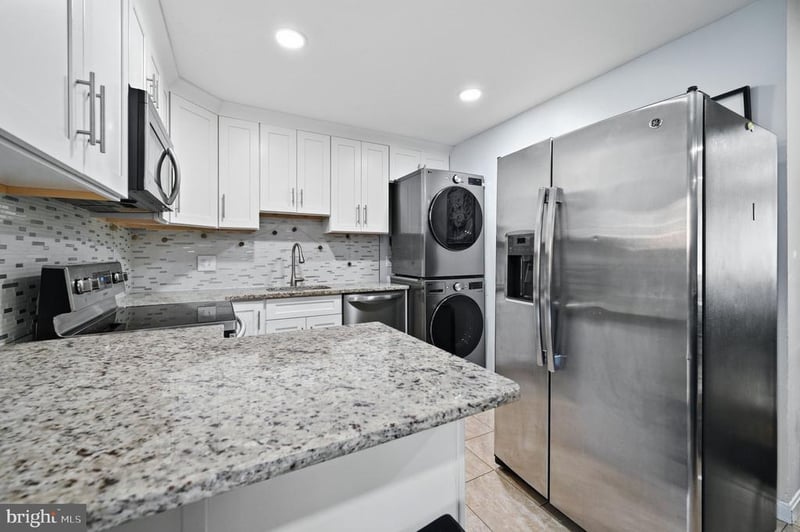 130 N Duke Dr, Sterling, VA 20164