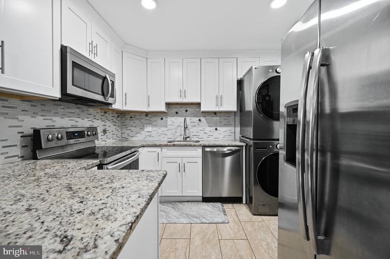 130 N Duke Dr, Sterling, VA 20164
