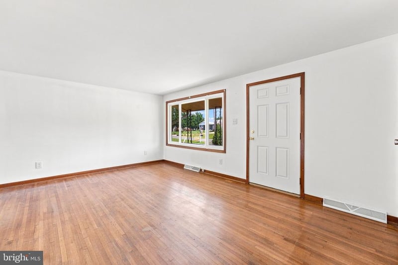 4082 Stanberry Ave, Marshall, VA 20115