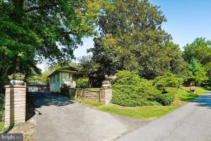 8106 W Boulevard Dr, Alexandria, VA 22308