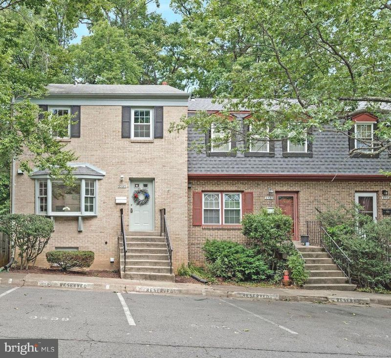 9599 Blake Park Ct, Fairfax, VA 22031