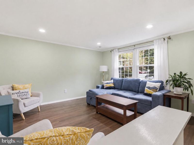 5811 High Bluff Ct, Burke, VA 22015