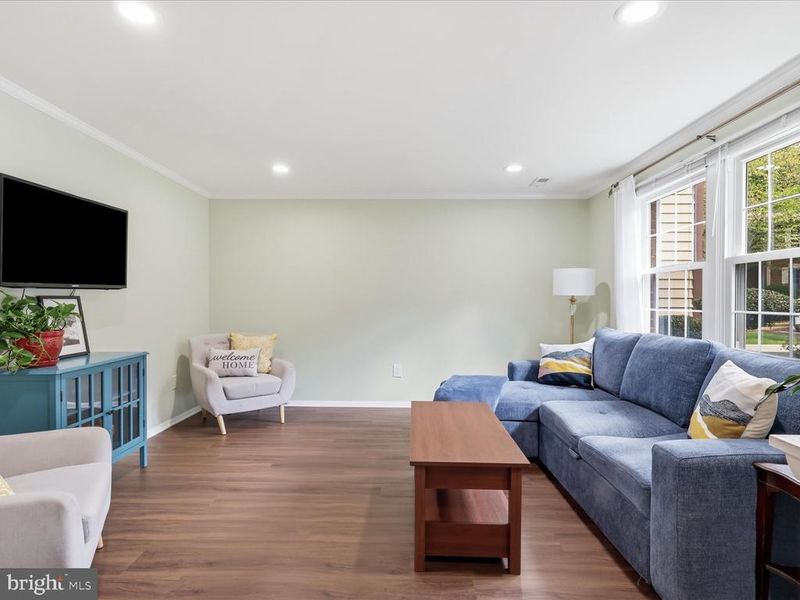 5811 High Bluff Ct, Burke, VA 22015