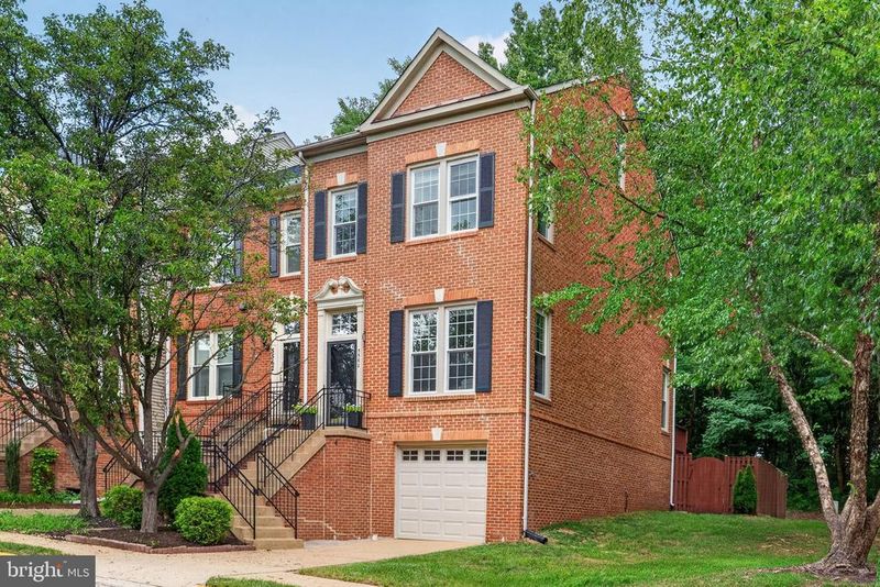 5560 Jowett Ct, Alexandria, VA 22315