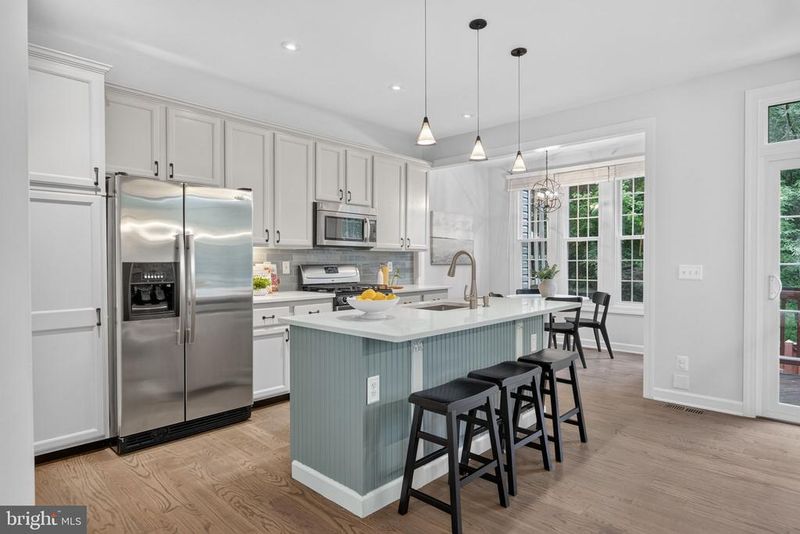 5560 Jowett Ct, Alexandria, VA 22315