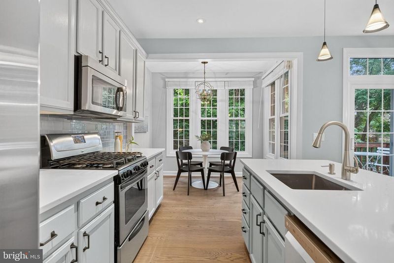 5560 Jowett Ct, Alexandria, VA 22315