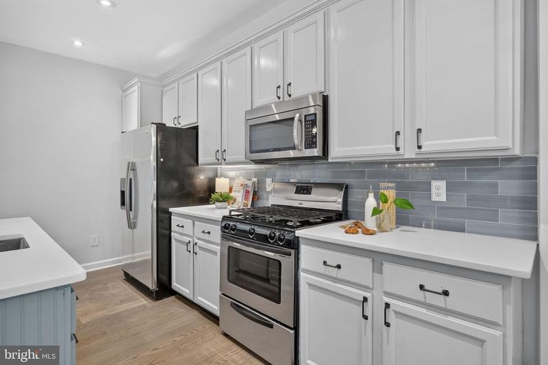 5560 Jowett Ct, Alexandria, VA 22315