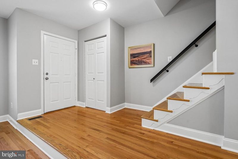 2747 Carter Farm Ct, Alexandria, VA 22306