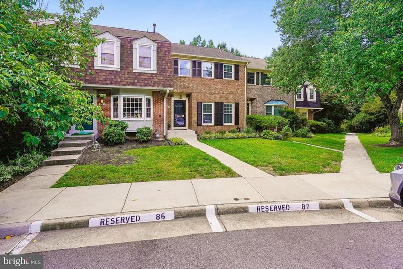 2747 Carter Farm Ct, Alexandria, VA 22306