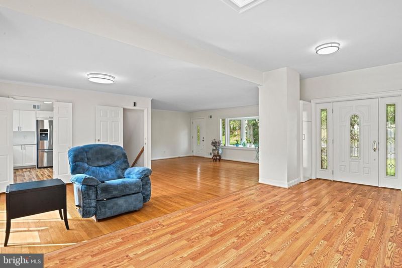 11334 Waples Mill Rd, Oakton, VA 22124