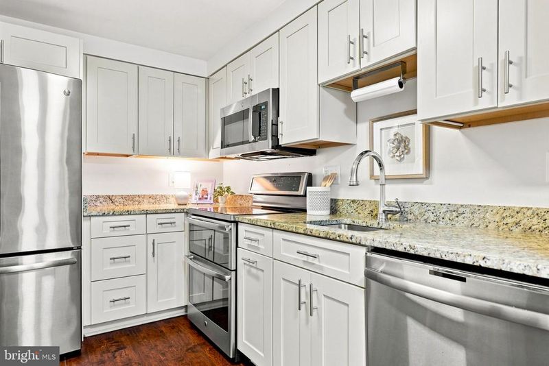 805 N Howard St #121, Alexandria, VA 22304