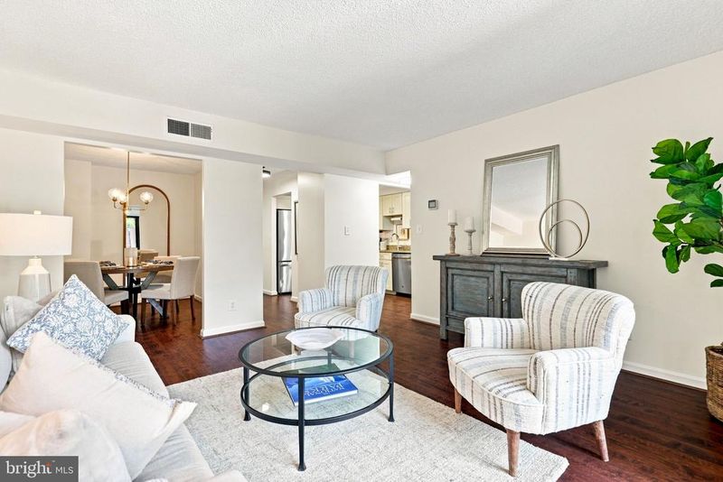 805 N Howard St #121, Alexandria, VA 22304
