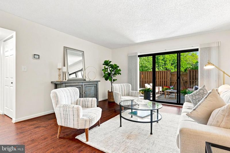 805 N Howard St #121, Alexandria, VA 22304