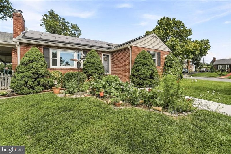902 Pine Ave, Frederick, MD 21701