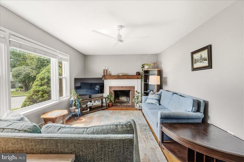 902 Pine Ave, Frederick, MD 21701